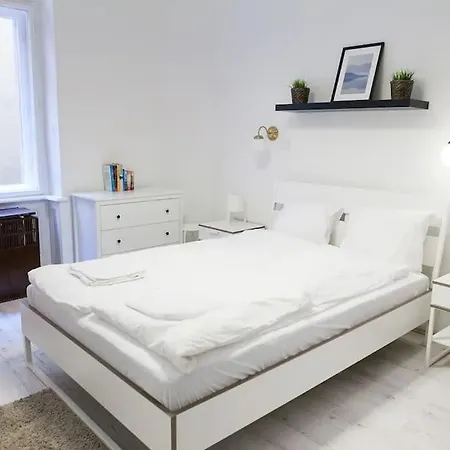 Ny Cafe Apartment, Romantic & Central, 30m2, Ac Apartment
